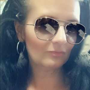 Meet your Posher, Violet